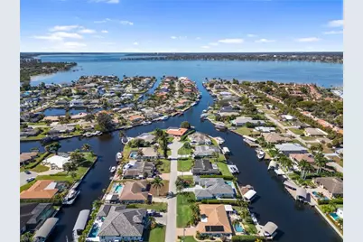 977 N Waterway Dr, Fort Myers, FL 33919 - Photo 5