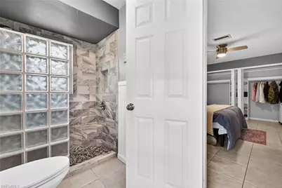 916 SE 31st Ln, Cape Coral, FL 33904 - Photo 13