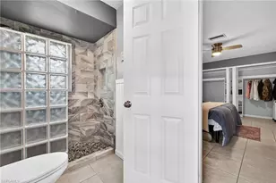 916 SE 31st Ln, Cape Coral, FL 33904 - Photo 13