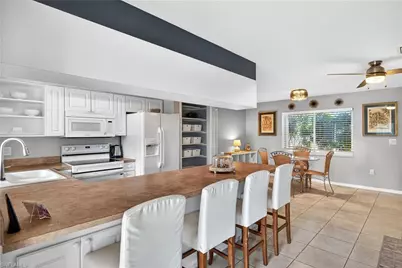 916 SE 31st Ln, Cape Coral, FL 33904 - Photo 7