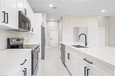 2606 25th St SW, Lehigh Acres, FL 33976 - Photo 9