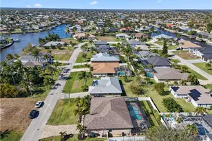 2121 SW 39th Terrace, Cape Coral, FL 33914 - Photo 7