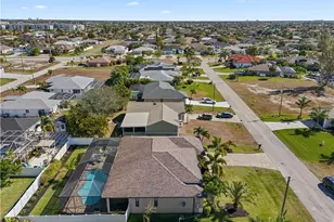 2121 SW 39th Terrace, Cape Coral, FL 33914 - Photo 5