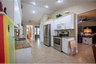 611 SE 20th Pl, Cape Coral, FL 33990 - Photo 17