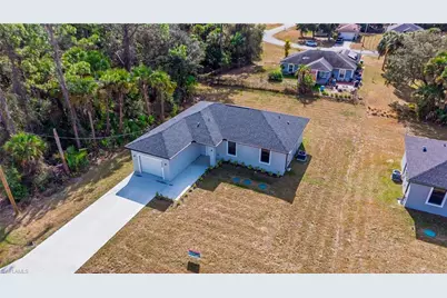 8050 Sherwood Cir, Labelle, FL 33935 - Photo 19