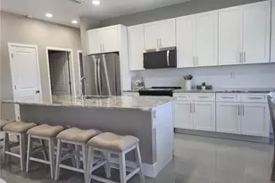 654 NE 5th Pl, Cape Coral, FL 33993 - Photo 7