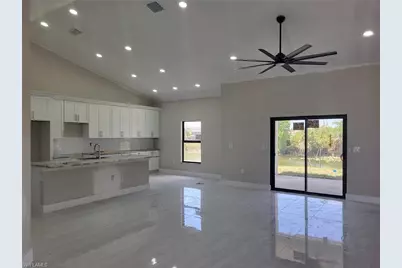 654 NE 5th Pl, Cape Coral, FL 33993 - Photo 3