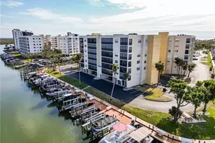 Hibiscus Pointe #82 Bay Beach Ln, Fort Myers Beach, FL 33931 - Photo 3