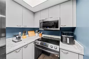 13276 White Marsh Ln, Fort Myers, FL 33912 - Photo 7