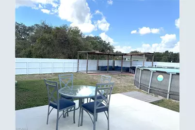 1086 W Leader Ct, Labelle, FL 33935 - Photo 3