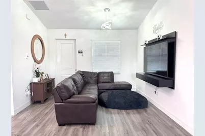 1086 W Leader Ct, Labelle, FL 33935 - Photo 13