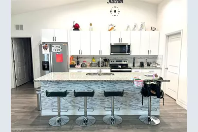 1086 W Leader Ct, Labelle, FL 33935 - Photo 7