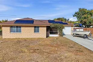 885 Entrada Dr S, Fort Myers, FL 33919 - Photo 3