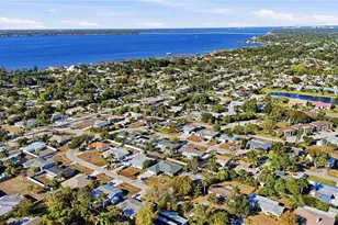 885 Entrada Dr S, Fort Myers, FL 33919 - Photo 1