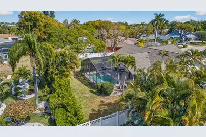 693 Astarias Cir, Fort Myers, FL 33919 - Photo 43