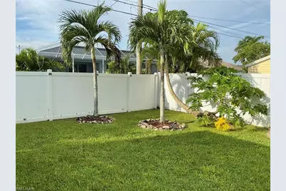 320 SE 28th Ter, Cape Coral, FL 33904 - Photo 15