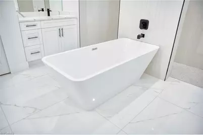 9 NW 12th Pl, Cape Coral, FL 33993 - Photo 21