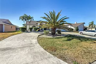 2030 SE 6th Ln, Cape Coral, FL 33990 - Photo 3