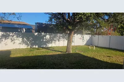 901 SW 11th Pl, Cape Coral, FL 33991 - Photo 9