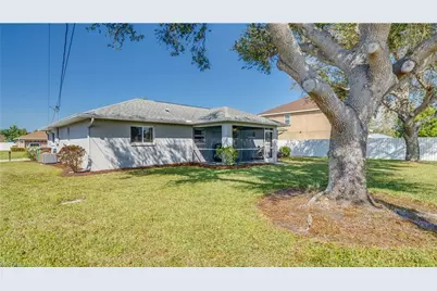 2411 SE 8th Pl, Cape Coral, FL 33990 - Photo 7