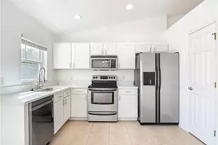 1723 NE 2nd Pl, Cape Coral, FL 33909 - Photo 13