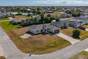 1723 NE 2nd Pl, Cape Coral, FL 33909 - Photo 43