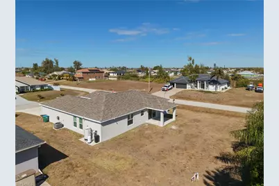 1723 NE 2nd Pl, Cape Coral, FL 33909 - Photo 37