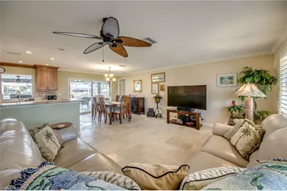 917 SE 43rd Ter, Cape Coral, FL 33904 - Photo 5