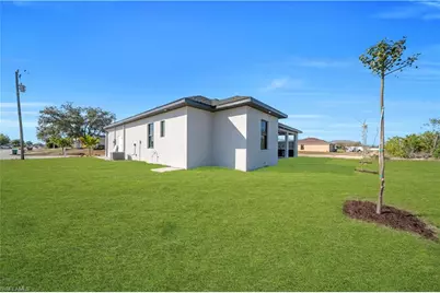 609 NE 11th Ter, Cape Coral, FL 33909 - Photo 5