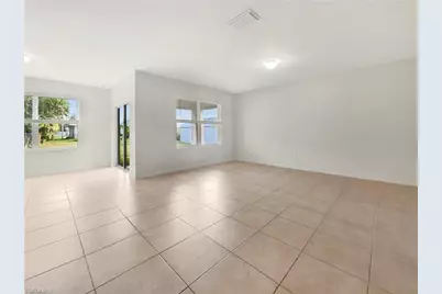 131 NE 23rd Pl, Cape Coral, FL 33909 - Photo 5