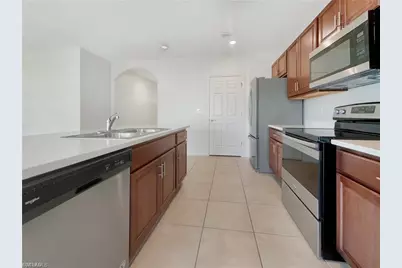 131 NE 23rd Pl, Cape Coral, FL 33909 - Photo 9