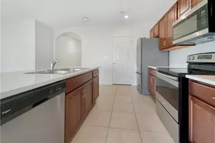 131 NE 23rd Pl, Cape Coral, FL 33909 - Photo 9