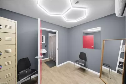 2054 Beacon Manor Dr, Fort Myers, FL 33907 - Photo 9