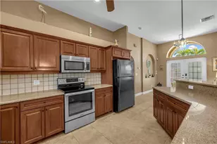 2804 SW 29th Pl, Cape Coral, FL 33914 - Photo 5