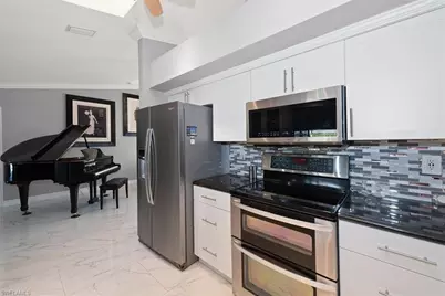 619 SE 22nd St, Cape Coral, FL 33990 - Photo 3