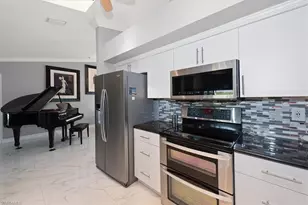 619 SE 22nd St, Cape Coral, FL 33990 - Photo 3