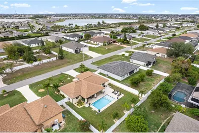 423 NW 7th Pl, Cape Coral, FL 33993 - Photo 3