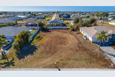 1028 NW Juanita Pl, Cape Coral, FL 33993 - Photo 1
