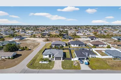 1322 NE 6th Pl, Cape Coral, FL 33909 - Photo 31