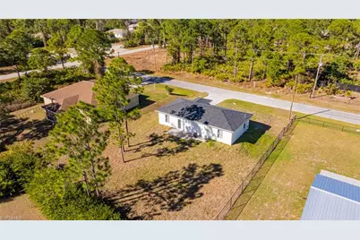 1120 Ravenswood St E, Lehigh Acres, FL 33974 - Photo 3