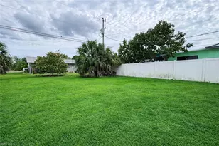633 SE 12th Ct, Cape Coral, FL 33990 - Photo 19