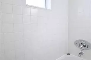 633 SE 12th Ct, Cape Coral, FL 33990 - Photo 9