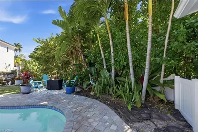 1105 Christopher Ct, Naples, FL 34104 - Photo 13