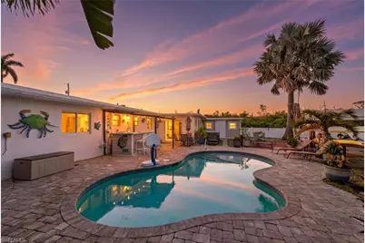 1105 Christopher Ct, Naples, FL 34104 - Photo 9