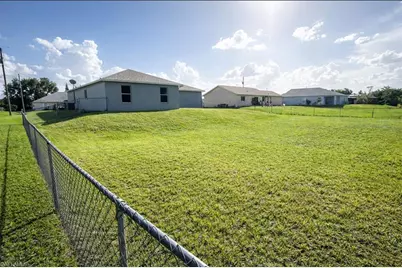 809 Sea Urchin Cir, Fort Myers, FL 33913 - Photo 3