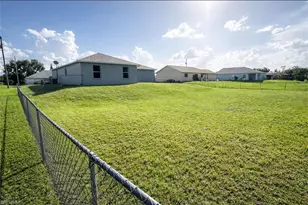 809 Sea Urchin Cir, Fort Myers, FL 33913 - Photo 3