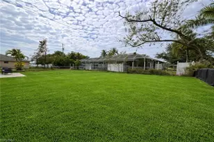 1718 SW Santa Barbara Pl, Cape Coral, FL 33991 - Photo 17