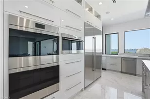 5735 Riverside Dr, Cape Coral, FL 33904 - Photo 11