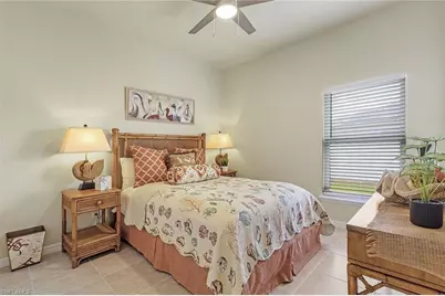 246 NE 10th Pl, Cape Coral, FL 33993 - Photo 15