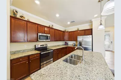 3514 E Hampton Cir, Alva, FL 33920 - Photo 5